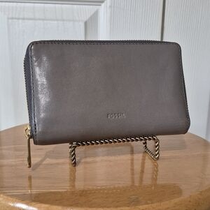 Fossil Gray Leather Bifold Zippered Wallet Clutch